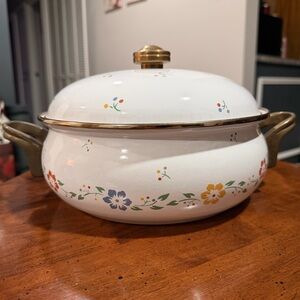 Enamel Floral Dutch Oven with Lid and Double Brass Handles, White Gold, 2-Piece